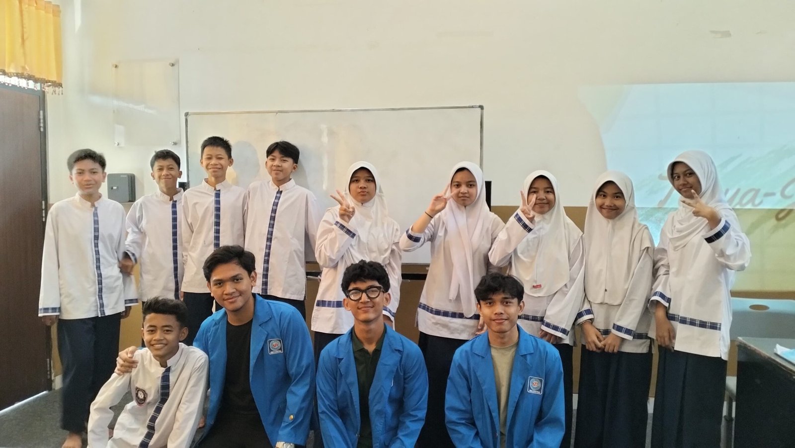 Sosialisasi Sikap Toleransi dan Menghargai Perbedaan Mahasiswa UBSI Cikarang Kunjungi di Desa Minas Timur SMP IT Global Mulia Cikarang