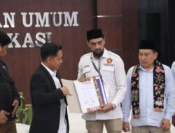 KPU Kabupaten Bekasi Resmi Menerima Pendaftaran BN. Holik Qodratullah – H. Faizal Hafan Farid