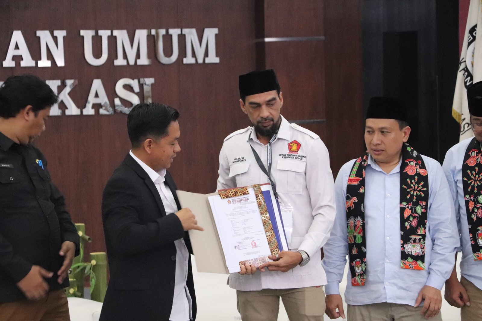 KPU Kabupaten Bekasi Resmi Menerima Pendaftaran BN. Holik Qodratullah – H. Faizal Hafan Farid