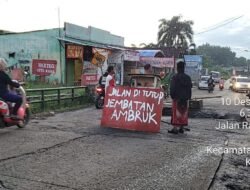 Jembatan Yapin Bekasi Ambruk: Sudah Lama Bolong, Kini Tak Bisa Dilalui