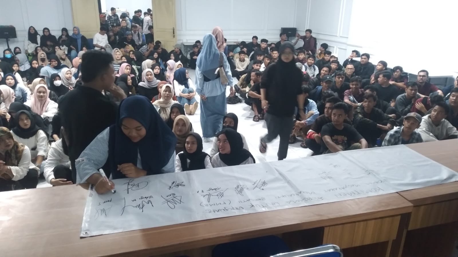Warga Mekarmukti Cikarang Gelar Aksi ‘Gerakan 2025 Bekerja’, Perjuangkan Peluang Kerja