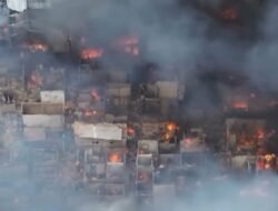 Angin Kencang Perparah Kebakaran di Kawasan Padat Penduduk Kemayoran