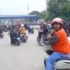 Demo di Kawasan Industri Cikarang, Buruh Blokade Gerbang Tol Cibatu