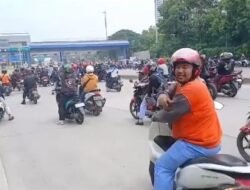 Demo di Kawasan Industri Cikarang, Buruh Blokade Gerbang Tol Cibatu