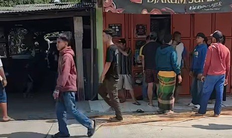 Warga Gerebek Kios Penjual Obat Terlarang di Babelan Bekasi