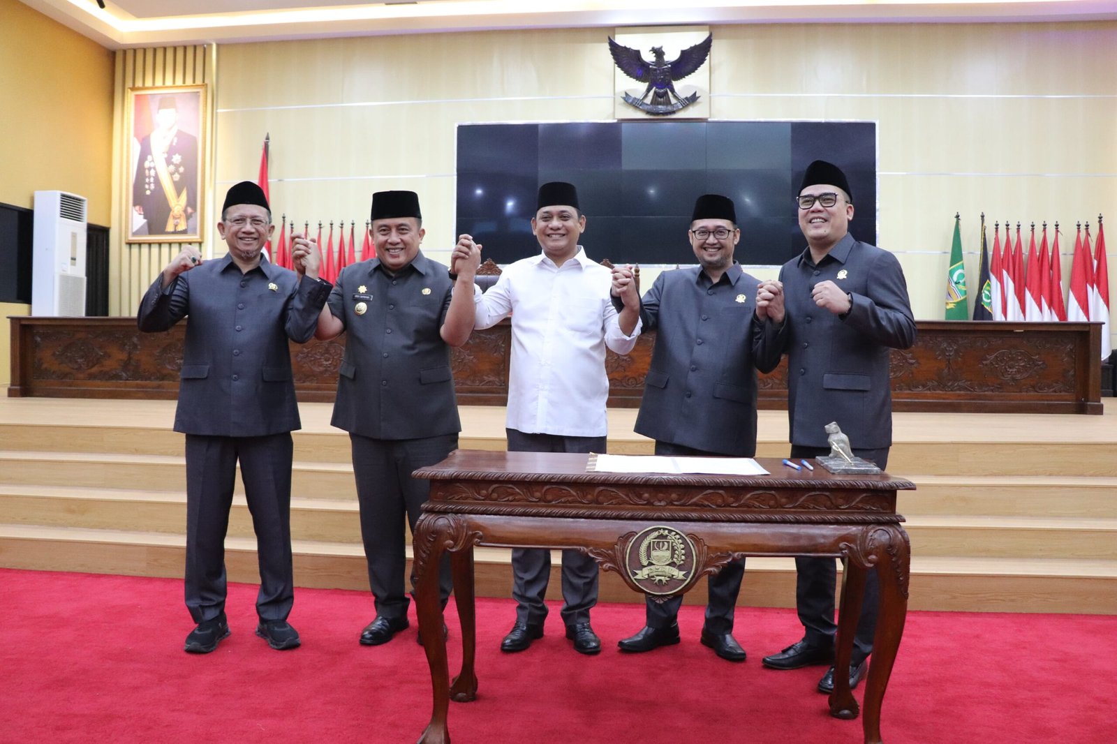 Paripurna DPRD, Ade Kuswara dan Asep Surya Atmaja Siap Pimpin Bekasi 2025-2030