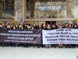 Aksi Senin Hitam: Pegawai Kemendiktisaintek Protes Pemecatan Kontroversial