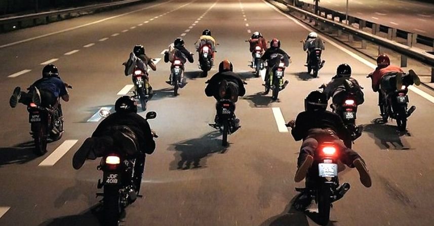 Balapan Liar di Depan AEON Cikarang Bikin Resah, Warga Minta Polisi Bertindak!