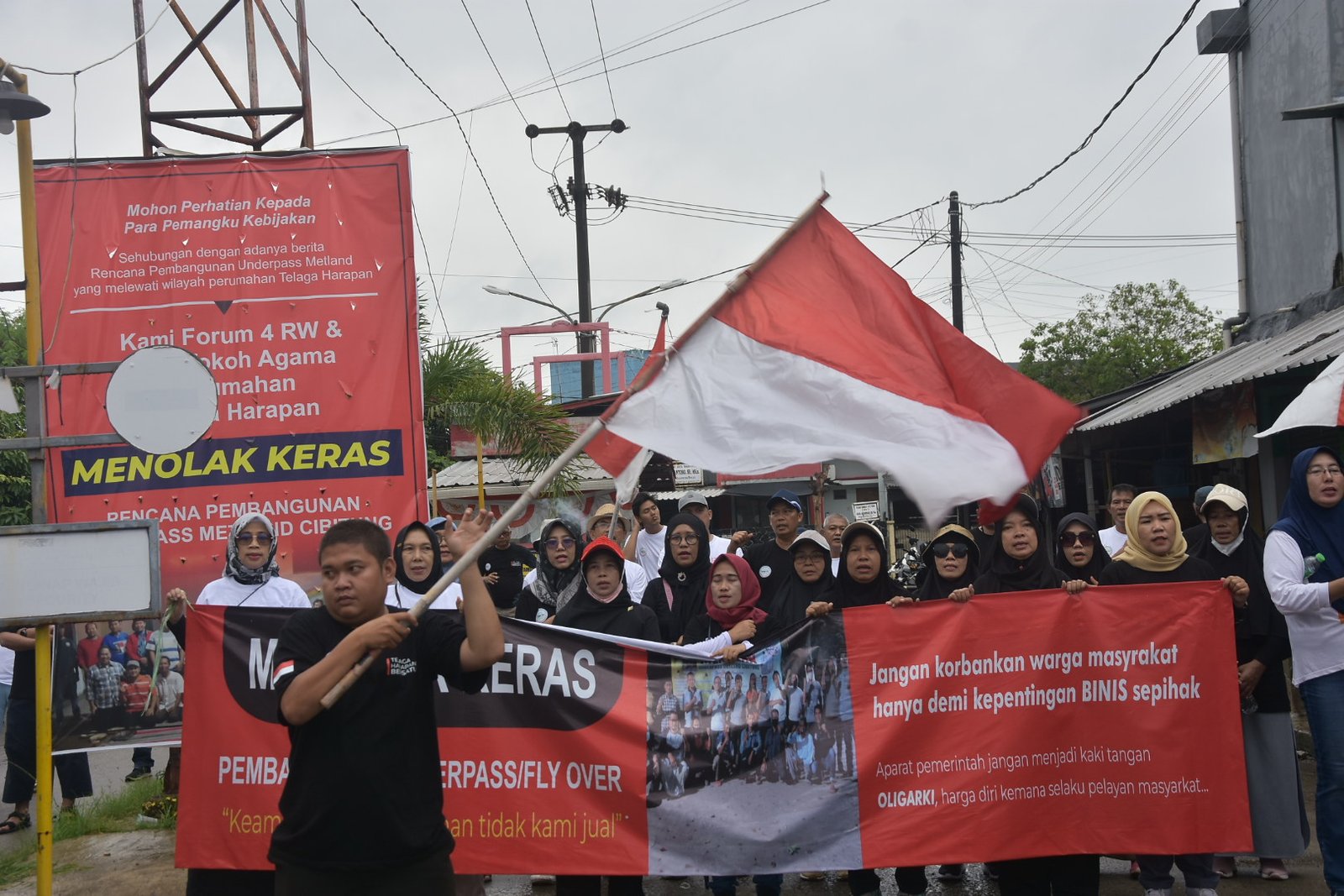 Warga Telaga Harapan Cikarang Barat Tolak Underpass Metland, Long March Jadi Bentuk Protes