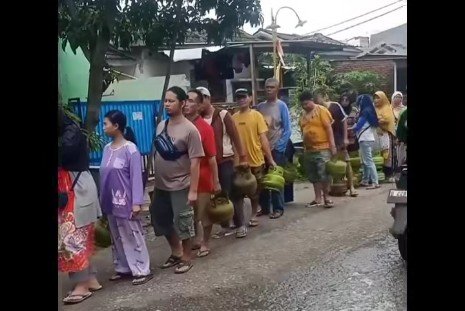 Antrean LPG 3 Kg di Tangsel Makan Korban, Menteri ESDM Minta Maaf
