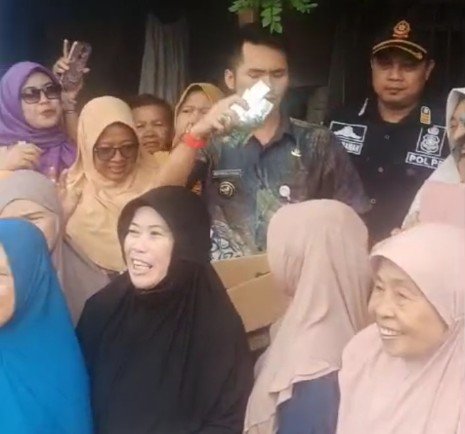 Perang Lawan Miras! Emak-Emak Kampung Jati Baru Kalimalang Turun ke Jalan