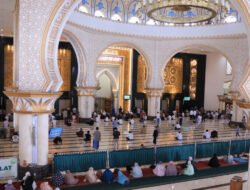 Masjid di Bekasi Hadirkan Ceramah Bahasa Isyarat, Jemaah Tuli Bisa Ikut Ngaji