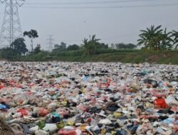 Sampah di TPS Ilegal Babelan Kian Menumpuk, Warga Minta Solusi!