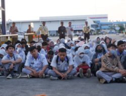 Aksi Berlanjut! Ribuan Buruh Geruduk PT Yamaha Music di MM2100 Cikarang