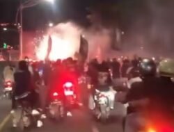 Ratusan Remaja Konvoi dengan Petasan dan Flare di Bekasi, Polisi Turun Tangan