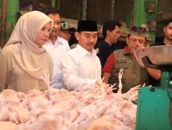 Bupati Bekasi Sidak Pasar Cibarusah, Pastikan Harga Bahan Pokok Stabil Jelang Lebaran