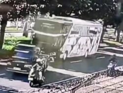 Sopir Bus Pariwisata Ugal-Ugalan di Kawasan MM2100 Diamankan Polisi