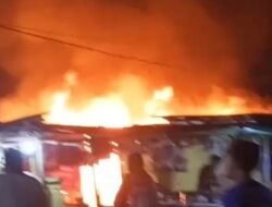 Kebakaran Hebat Lahap Pasar Bojong di Kedungwaringin