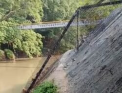 Akses Umum Ditutup, Bantaran Sungai Cikarang Barat Dipagar Perusahaan