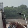 Besi Ambruk Usai Longsor, Jembatan Cipamingkis Ditutup Sementara