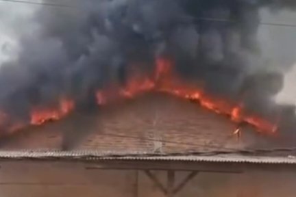 Gudang Perabotan di Babelan Bekasi Ludes Terbakar, Diduga Akibat Korsleting Listrik