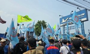 Ratusan Buruh Geruduk PT Multistrada di Cikarang, Tolak PHK Sepihak 280 Pekerja