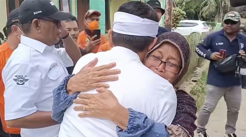 Gubernur Jawa Barat, Kang Dedi Mulyadi (KDM), melakukan perjalanan mendadak ke Aceh Tamiang