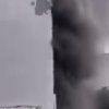 Kabut asap membubung di atas gedung Terra Drone, Cempaka Baru, Kemayoran, Jakarta Pusat, saat kebakaran melanda Selasa siang (9/12/2025).