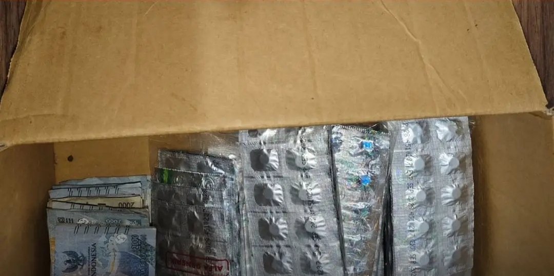 Peredaran obat terlarang Daftar G di pesisir Bekasi diungkap polisi.