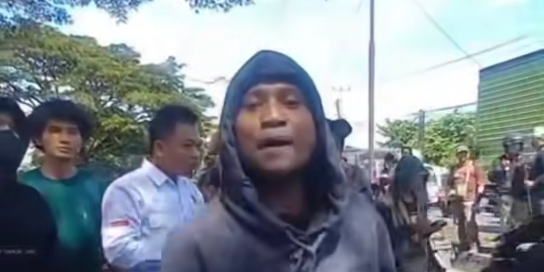 Warga protes pembongkaran bangunan liar di Kalimalang.