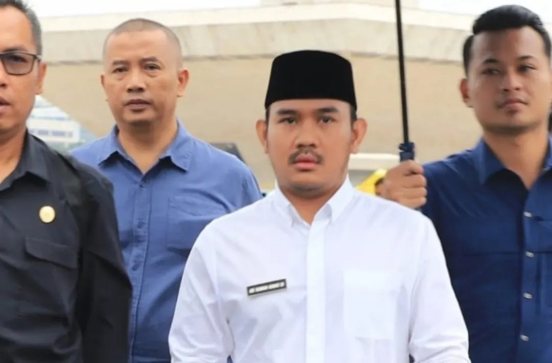 Profil Bupati Ade Kuswara Kunang.