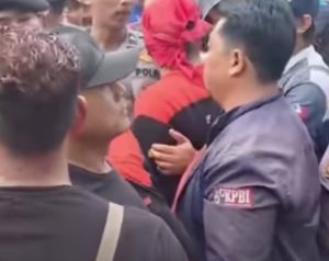 Aksi buruh di depan Pemkot Bekasi sempat memanas.