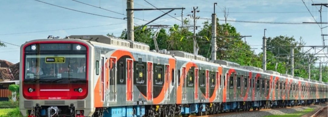 Wakil Ketua DPR RI Saan Mustopa mengusulkan perpanjangan KRL Cikarang hingga Karawang dan Cikampek.