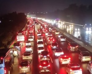 Lebih dari 1,5 juta kendaraan tinggalkan Jabotabek saat libur Natal 2025.