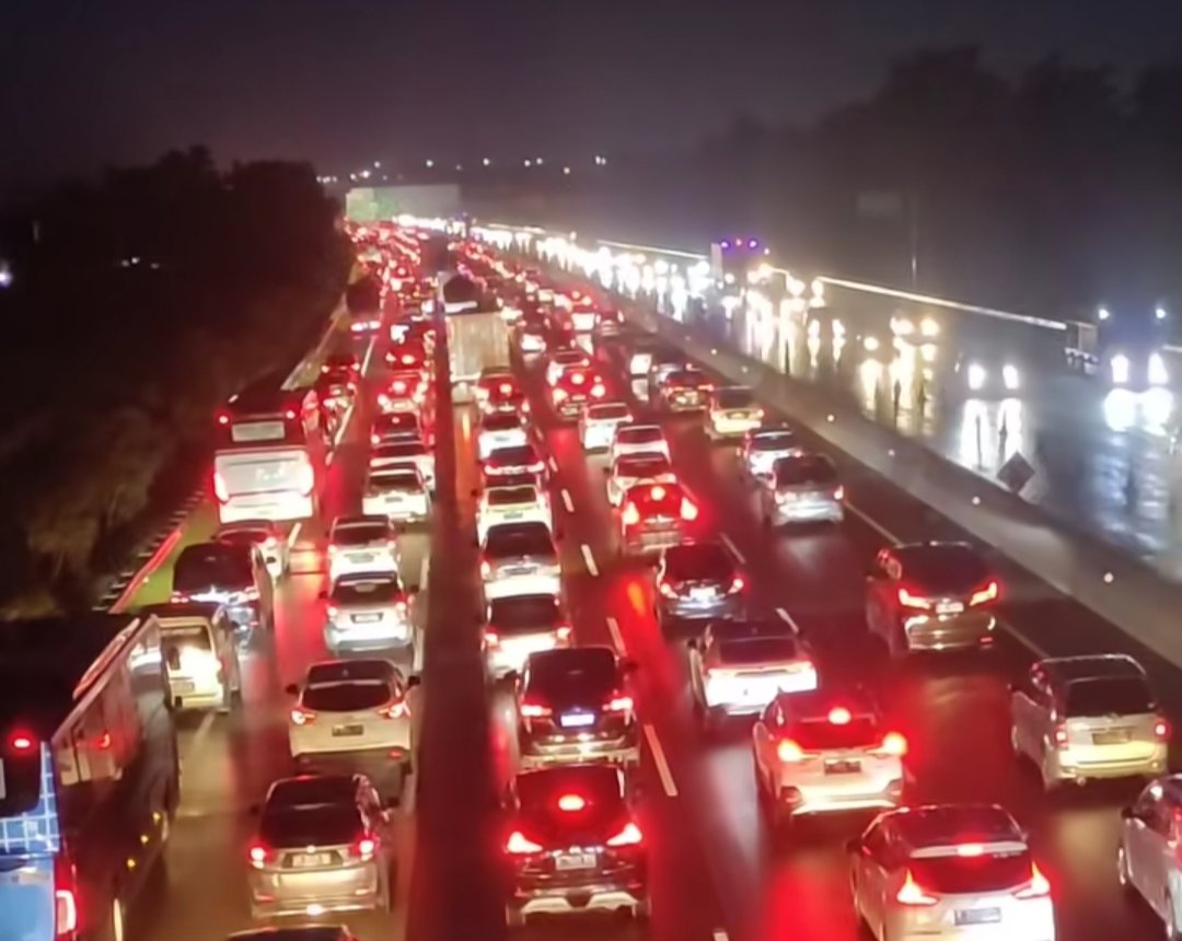 Lebih dari 1,5 juta kendaraan tinggalkan Jabotabek saat libur Natal 2025.