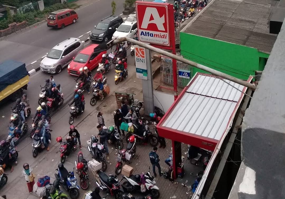 Jalan Imam Bonjol tetap tergenang meski lebih dari satu dekade berlalu.