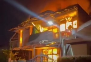 Rumah dua lantai di Jakapermai, Bekasi, terbakar.