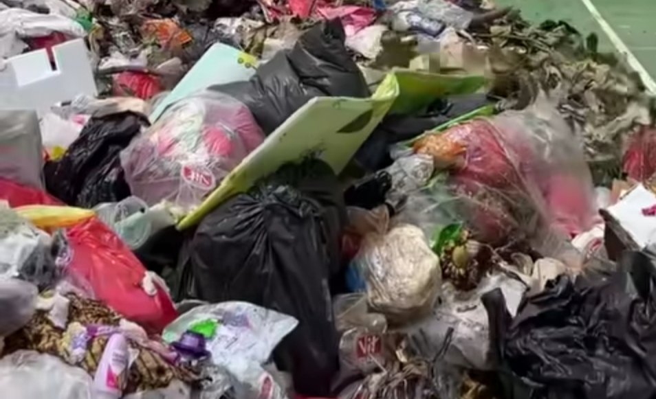 Kerja sama DLH dan KMPS Kebalen membuka kembali masalah lama pengelolaan sampah.