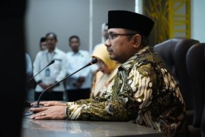 Pengamanan ketat terlihat di rumah mantan Menag Yaqut Cholil Qoumas di Condet