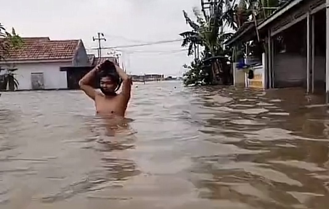 Banjir di Perumahan Green Lavender Bekasi Utara masih berdampak pada 462 KK, termasuk anak-anak dan lansia, hingga kini.