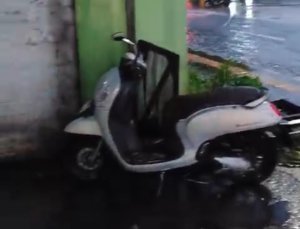 Kecelakaan tunggal di Jalan Inspeksi Kali Malang, Cikarang Barat