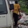 Aksi buang sampah sembarangan di Kedungwaringin terekam kamera warga.