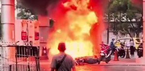 Insiden motor terbakar di SPBU Jalan KH Raden Mamun Nawawi.
