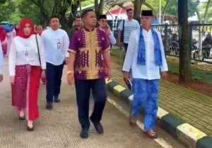 Plt Bupati Bekasi dr. Asep Surya Atmaja mengawali hari pertama kerja 2026 dengan inspeksi mendadak ke sejumlah OPD dan kecamatan.