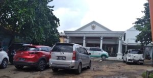 Kantor Desa Sumberjaya disegel PLN diduga akibat tunggakan listrik, Rabu (31/12/2025).