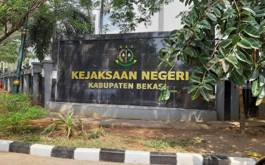 Kantor Kejaksaan Negeri Kabupaten Bekasi. Oknum PNS Disbudpora dilaporkan terkait dugaan penjualan aset daerah.