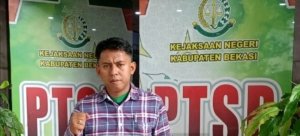​Perwakilan IKA FH UPB saat melaporkan dugaan penyimpangan pengelolaan Tanah Kas Desa Karang Baru ke Kejaksaan Negeri Kabupaten Bekasi.