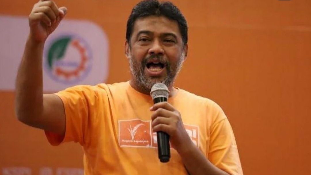 Buruh menggelar aksi protes menolak revisi UMSK 2026 di Jawa Barat.