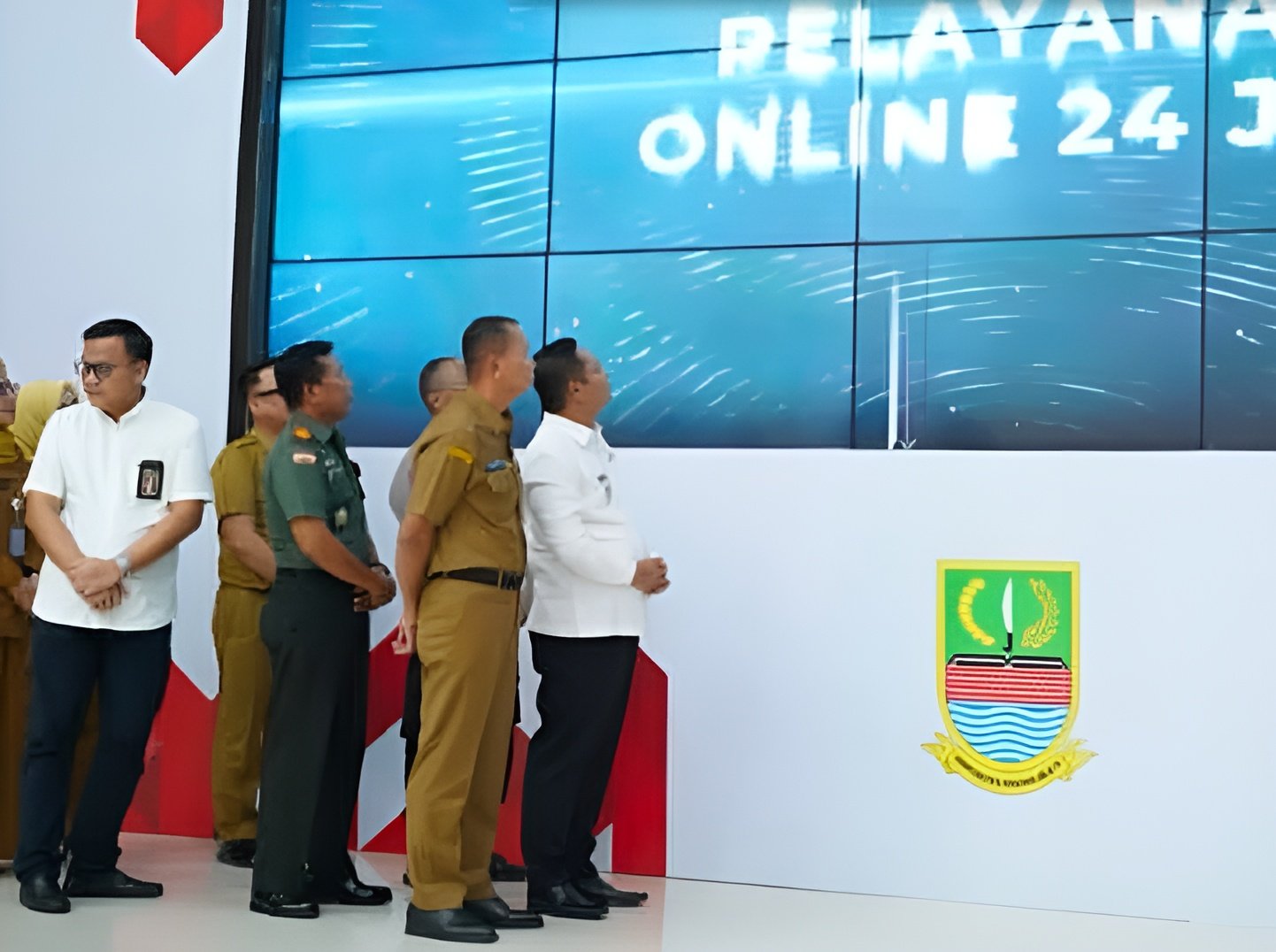 Pemkab Bekasi resmi meluncurkan aplikasi layanan satu pintu sebagai upaya meningkatkan transparansi dan pengawasan pelayanan publik.