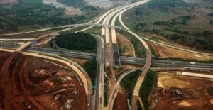 Kabar gembira bagi pemudik Lebaran 2026, Jalan Tol Jakarta–Cikampek II Selatan dipastikan dibuka secara fungsional dan gratis untuk mendukung kelancaran arus mudik dengan waktu tempuh lebih singkat.